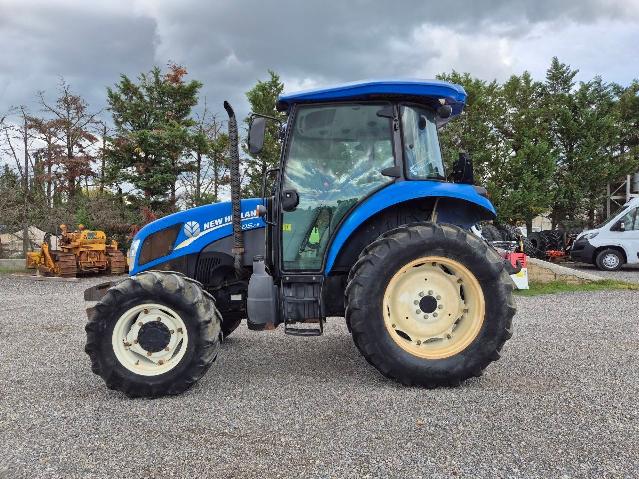New Holland TD5.75 Traktor 19 500 €