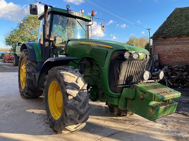 E-FARM: John Deere 8320 - Tractor - id YUQBSHZ - €47,242 - Year of construction: 2003 - Engine hours: 13,957,Engine power (HP): 250,Hungary