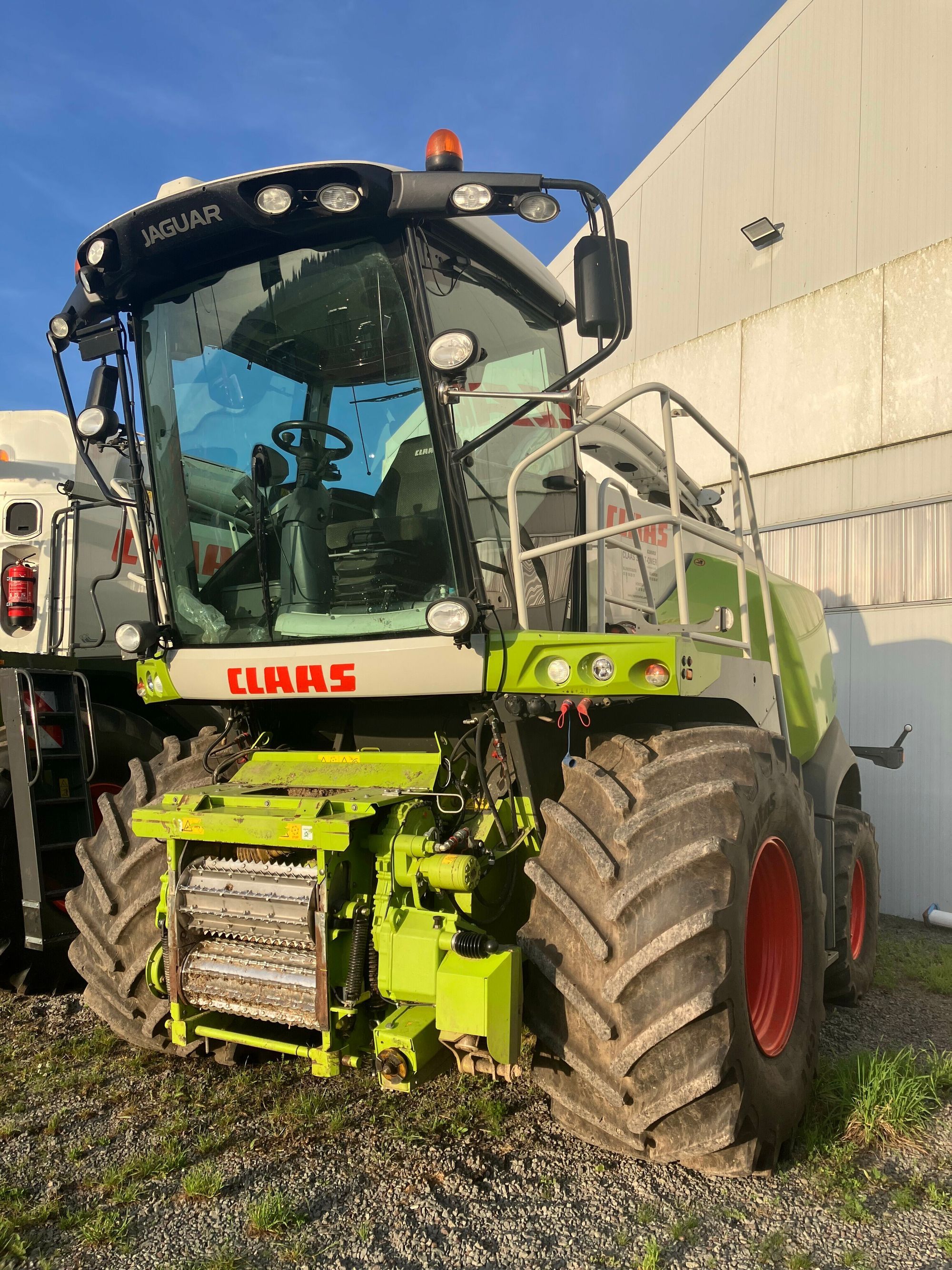 E-FARM: Claas Jaguar 840 - Sieczkarnia samobieżna - id 4YDTCCR - 160 000 € - Rok produkcji: 2017 - Motogodziny: 2100,Moc silnika: 408