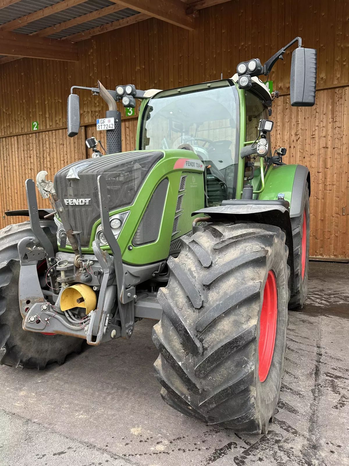E-FARM: Fendt 724 Vario ProfiPlus - Traktor - id 3SE8BHB - 127.000 € - Baujahr: 2017 - Abgelesene Motorstunden: 7.256,Motorleistung (PS): 237,Deutschland