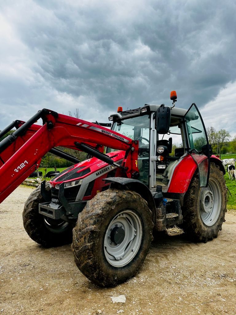 E-FARM: Massey Ferguson 5S.115 - Tractor - id EHX2RT6 - 64.000 € - Año: 2022 - Horas: 3.600,Potencia del motor: 115,Francia