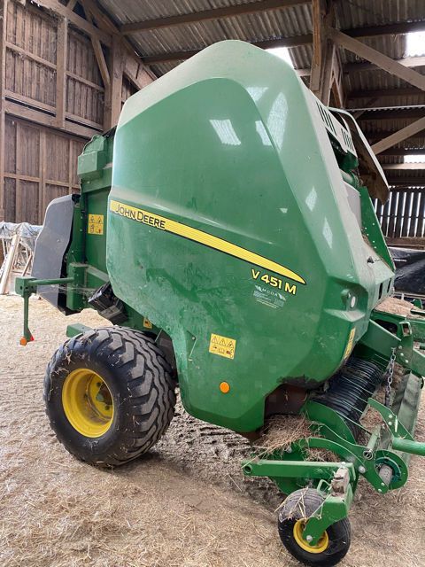 E-FARM: John Deere V451M - Presă de balotat - id H1TJSGD - 33.000 EUR - Anul: 2018 - Numărul total de baloți produși: 7.500,Franța