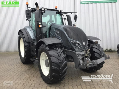 E-FARM: Valtra T194 - Tractor - id XKGXTLQ - €79,885 - Year of construction: 2017 - Engine hours: 4,102,Engine power (HP): 196,Germany