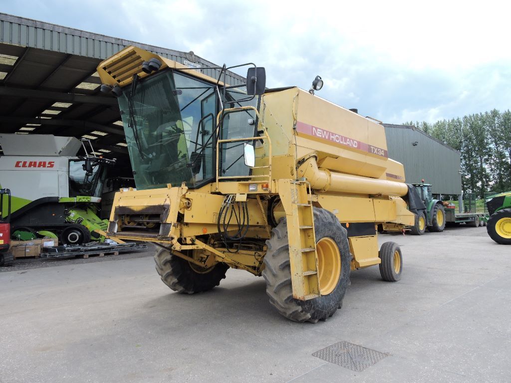 E-FARM: New Holland TX 34 - Cosechadora - id ASKRRBE - 17.249 € - Año: 1993 - Horas: 4203,Reino Unido