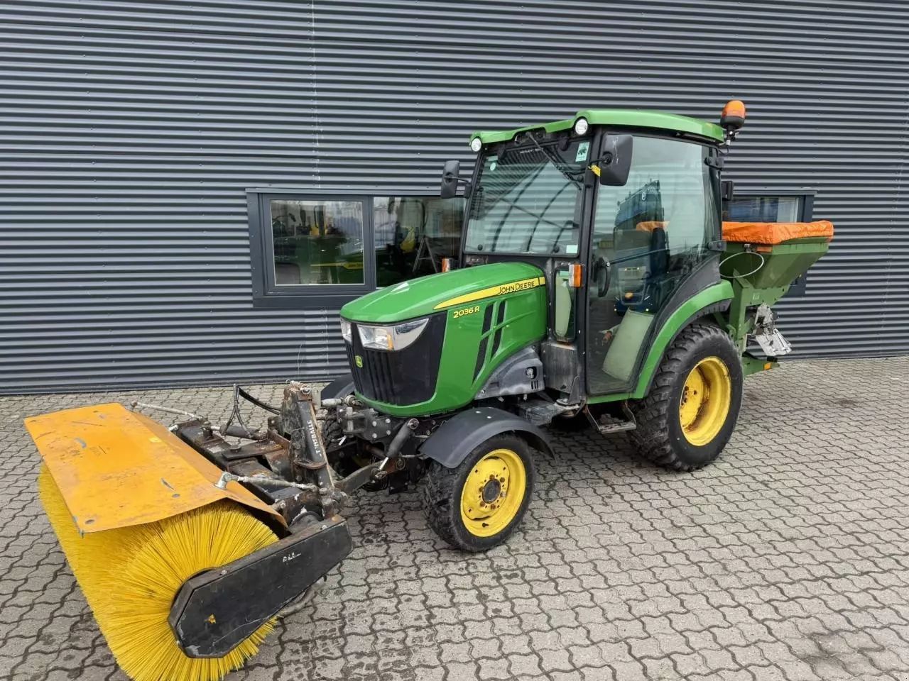 E-FARM: John Deere 2036R - Tracteur - id TZBZQWC - Année: 2017 - Lecture du nombre d'heure: 1 140,Puissance du moteur (chevaux): 36,Danemark