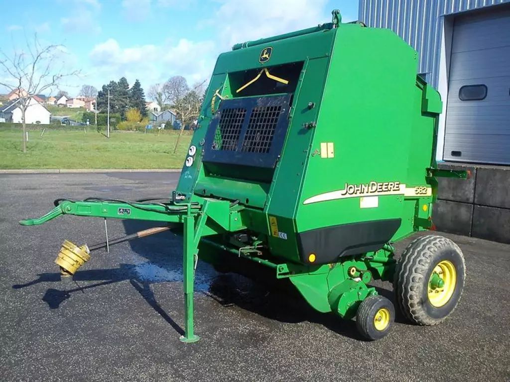 E-FARM: John Deere 582 - Ballenpresse - id QWVCDNY - Baujahr: 2005 - Frankreich