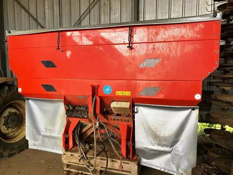 E-FARM: Kuhn axera 1102 h-emc - Esparcidor de abono - id EPR1D4C - 6000 € - Año: 2011 - Francia