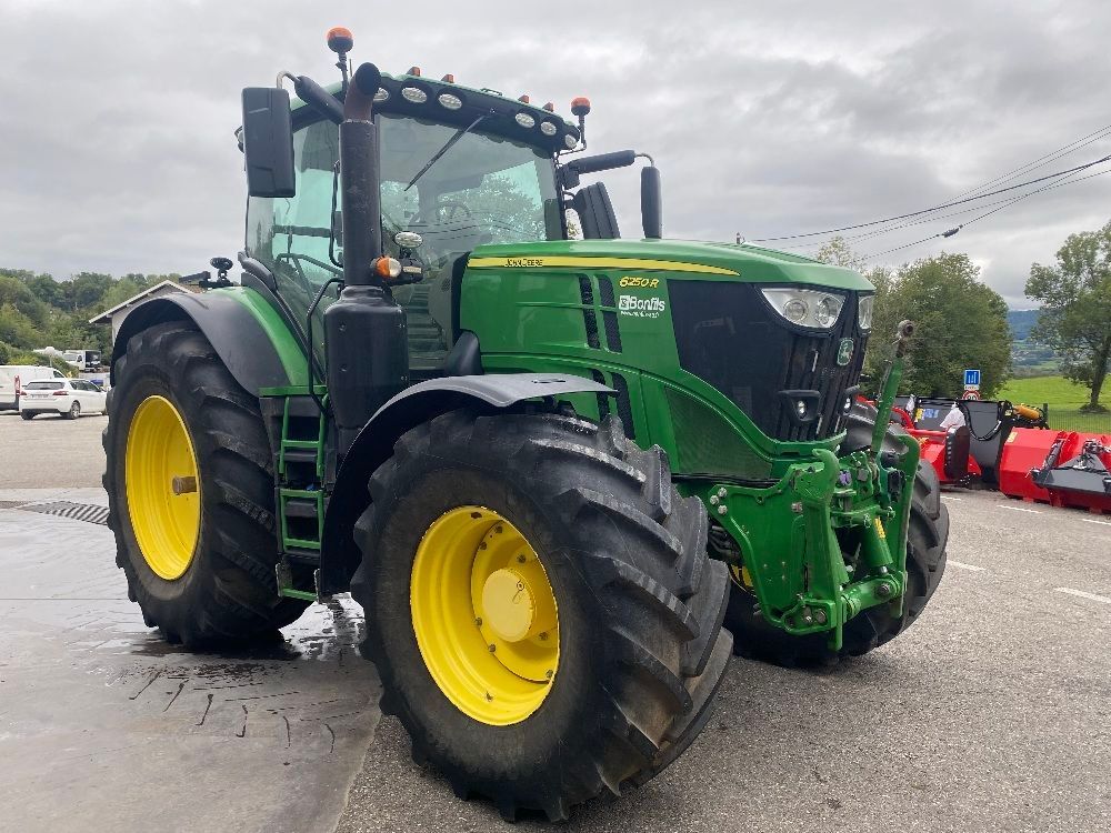 John Deere 6250 R Tractor €108,800