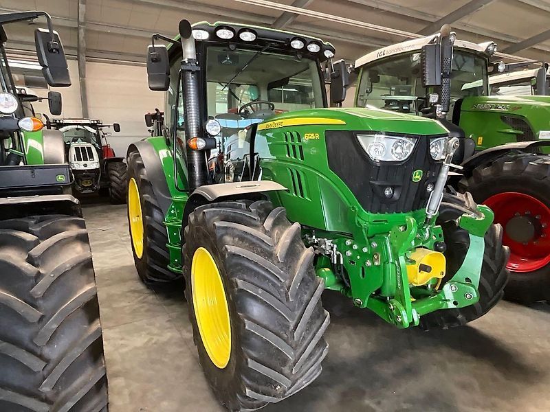 E-FARM: John Deere 6125 R - Tractor - id GWVKHVC - €87,199 - Year of construction: 2014 - Engine hours: 2,599,Engine power (HP): 125,Germany