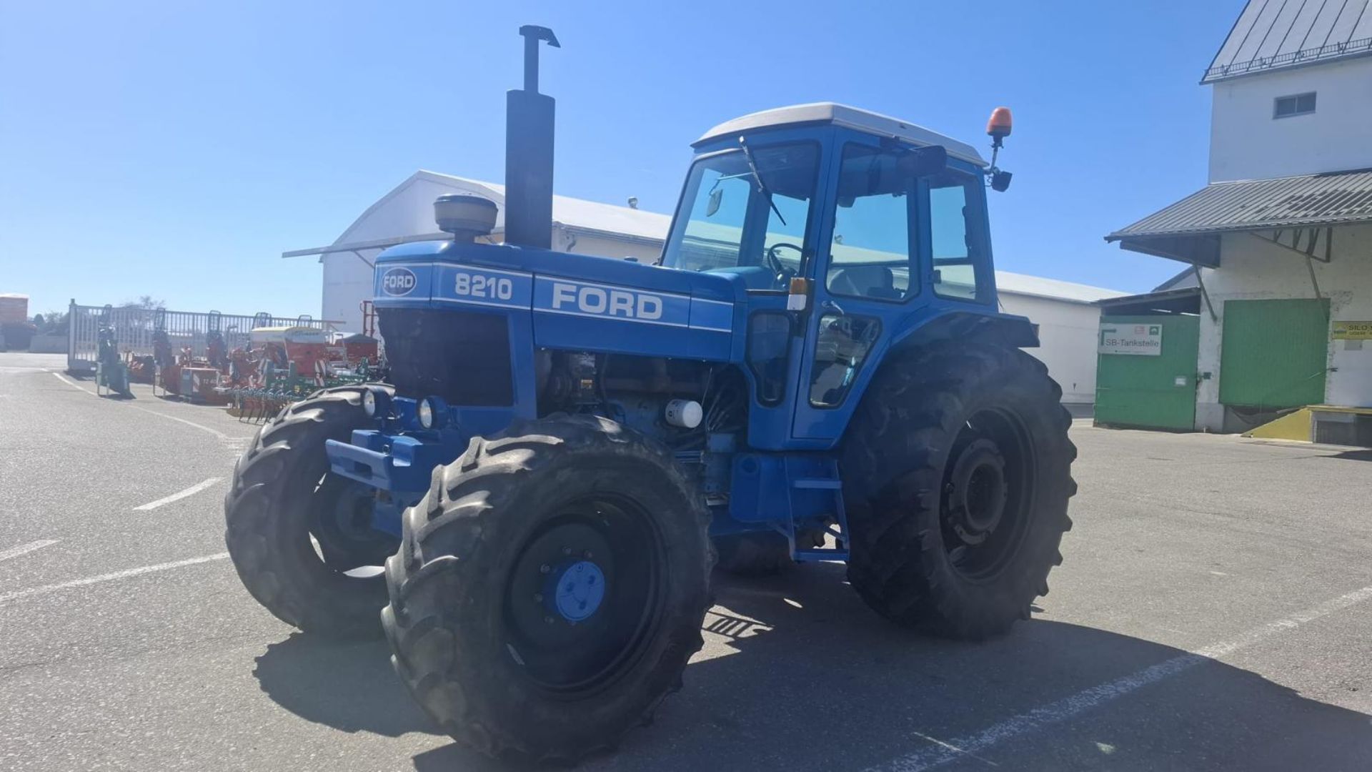 Ford 8210 Traktor 21 667 €