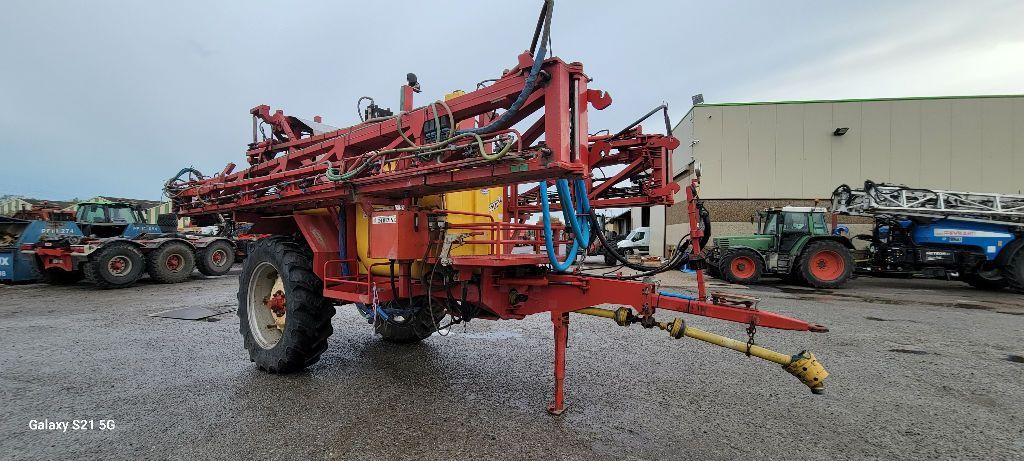 E-FARM: Beyne plk 3400 - Sprayer - id QCSARR3 - €8,000 - Year of construction: 2004 - France
