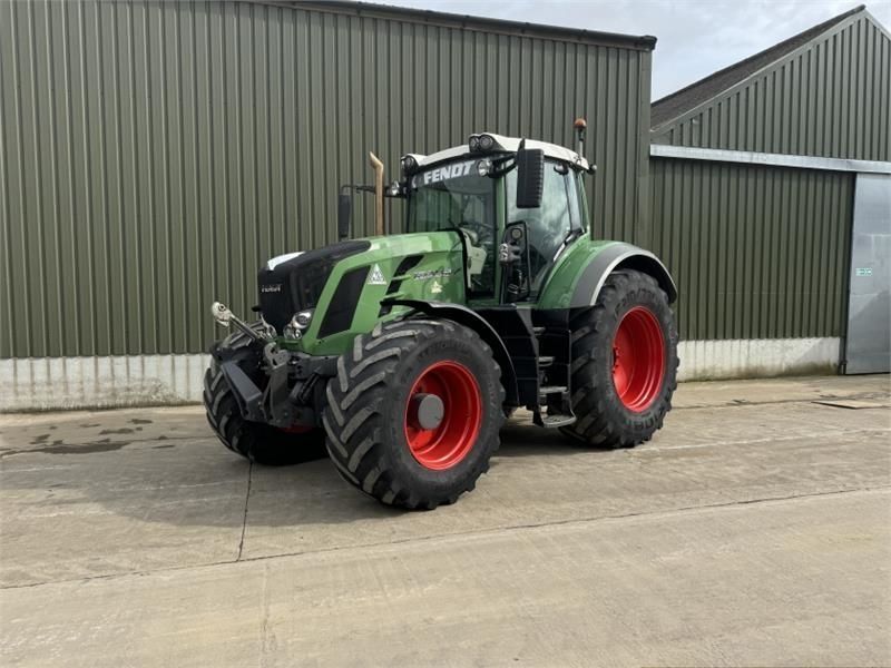 E-FARM: Fendt 828 Vario ProfiPlus - Traktor - id LBHA8GT - 70.401 € - Baujahr: 2013 - Abgelesene Motorstunden: 6.795,Vereinigtes Königreich