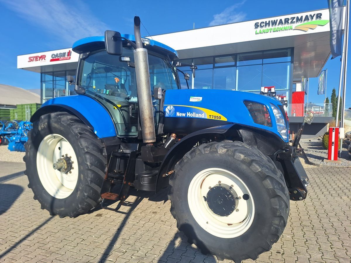 E-FARM: New Holland T7050 - Tractor - id UHU8FVD - €44,084 - Year of construction: 2007 - Engine hours: 8,808,Engine power (HP): 234,Austria