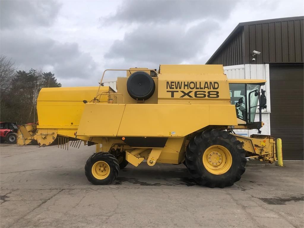 New Holland TX 68 Combine harvester €18,930