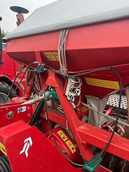 E-FARM: Kverneland das/ngh101 - Drill - id LFSVME4 - €15,505 - Year of construction: 2013 - Germany