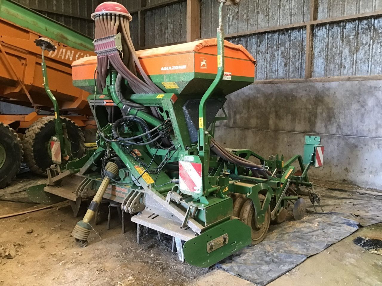 E-FARM: Amazone AD-P 3000 SPECIAL - Drilling machine combination - id QEIIIFB - €19,000 - Year of construction: 2016 - France