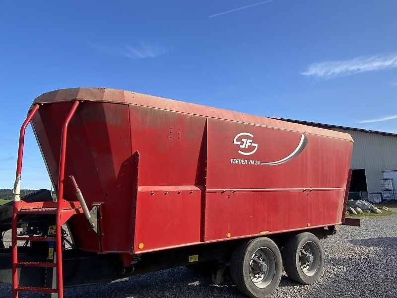 E-FARM: JF Stoll vm 24-3 sc - Mixer feeder - id 7QKXGF9 - €8,000 - Year of construction: 2014 - Germany