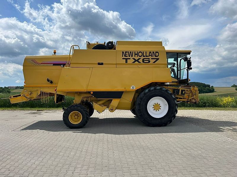 E-FARM: New Holland TX 67 - Combine harvester - id AP6SGWM - €42,000 - Year of construction: 1999 - Engine hours: 1,561,Engine power (HP): 256,Germany