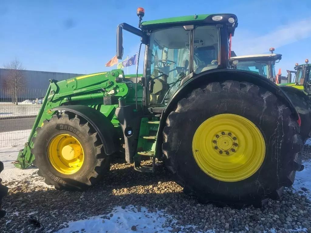 John Deere 6215 R Tractor €90,393