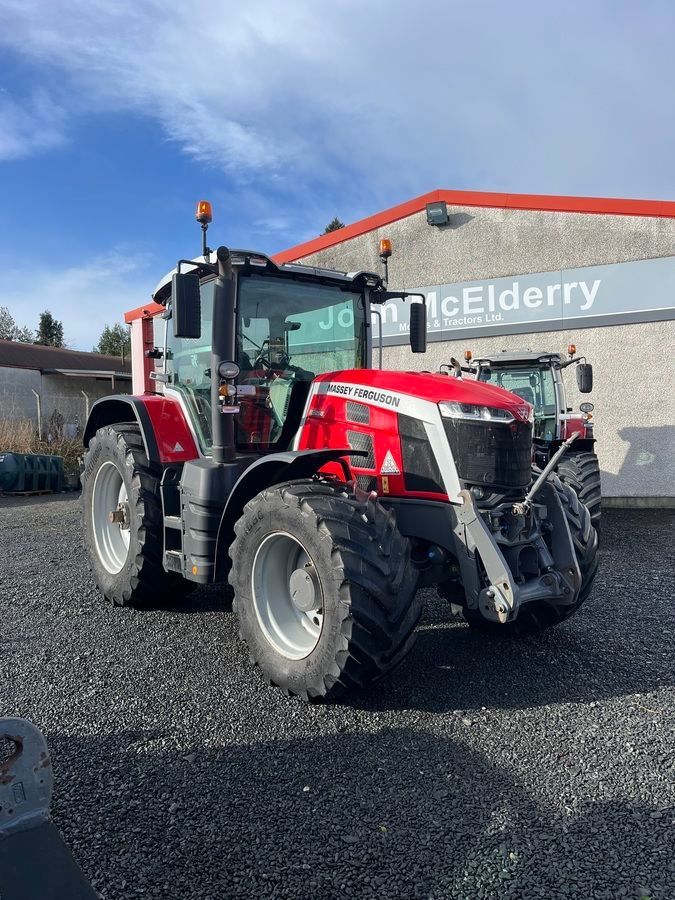 E-FARM: Massey Ferguson 8S.265 - Tractor - id 8PNH7NF - €82,227 - Year of construction: 2021 - Engine hours: 7,781,Engine power (HP): 265,United Kingdom
