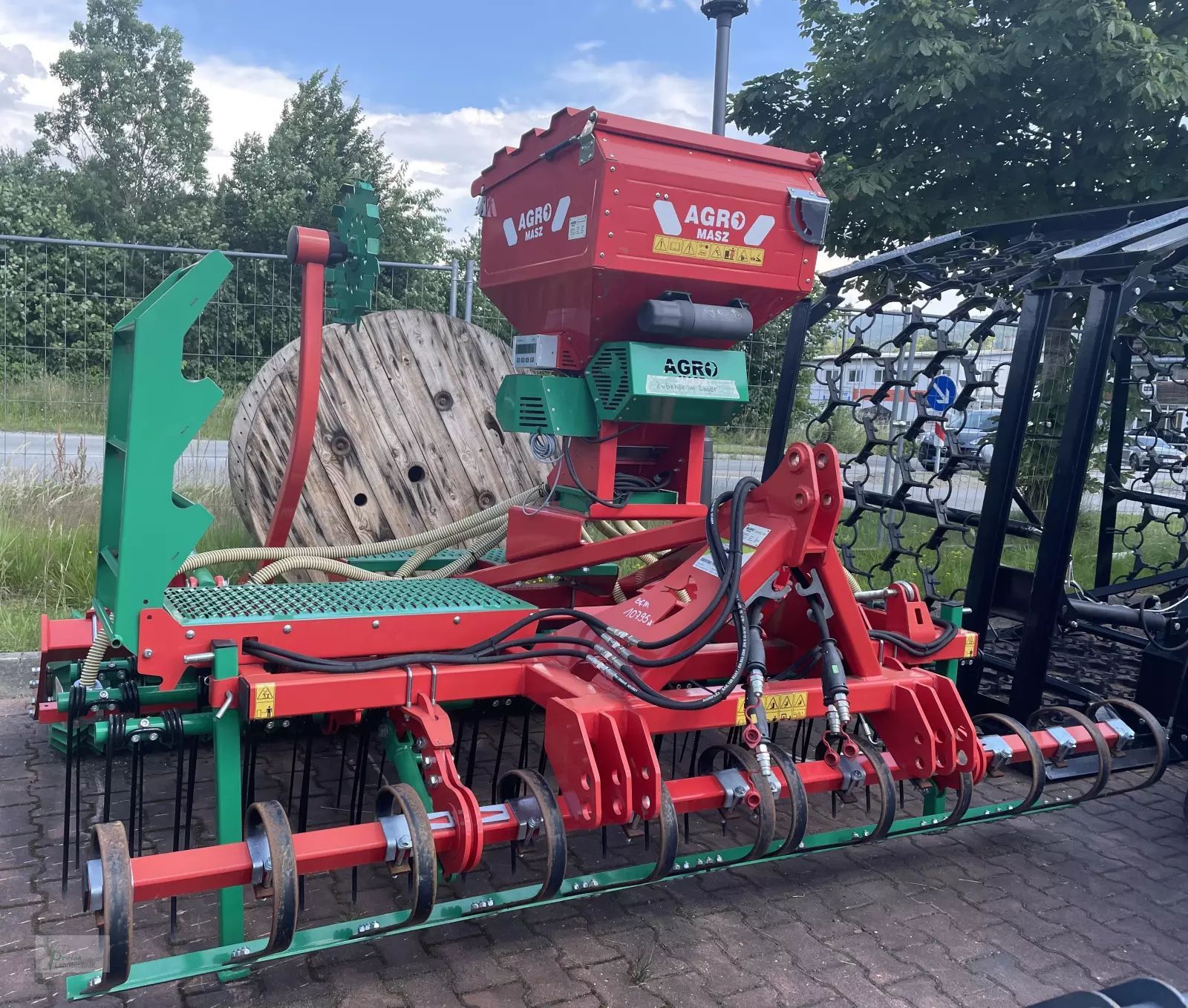 E-FARM: AGRO-MASZ grass 300 - Vetőgép kombináció - id X8RAWAY - 12 500 EUR - Gyártási év: 2025 - Németország