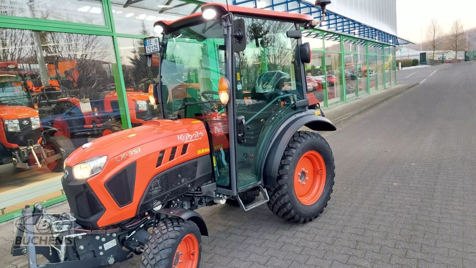 Kubota lx351 cab Tractor €39,900