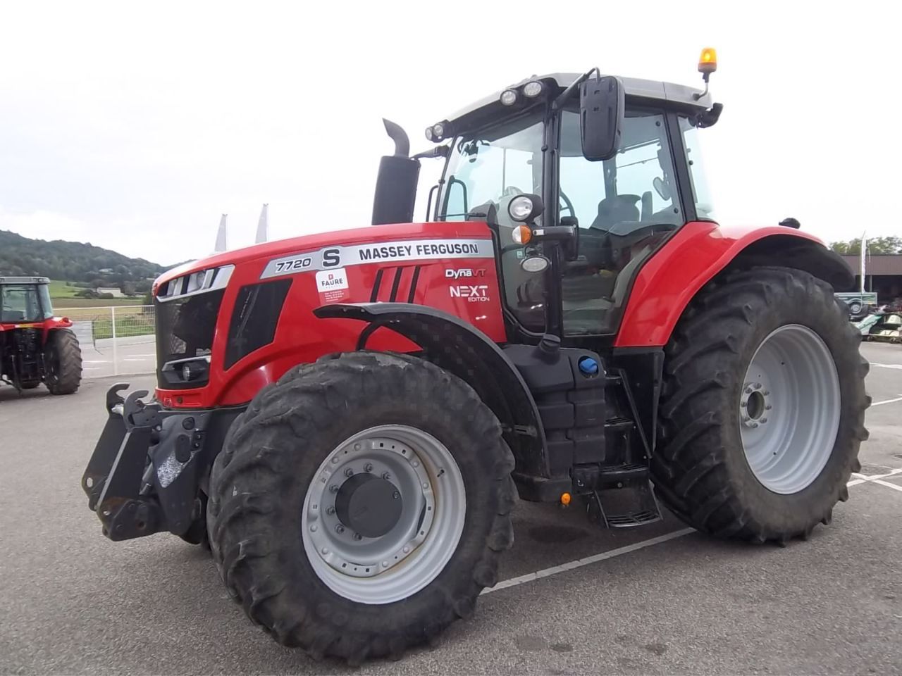 E-FARM: Massey Ferguson 7720S - Tractor - id PDFPEIQ - €110,000 - Year of construction: 2020 - Engine hours: 2,800,Engine power (HP): 200,France