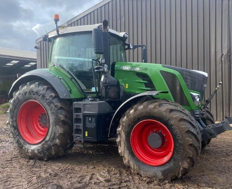 E-FARM: Fendt 828 Vario - Tractor - id CRHVCEB - €108,685 - Year of construction: 2017 - Engine hours: 7,150,Engine power (HP): 280,United Kingdom