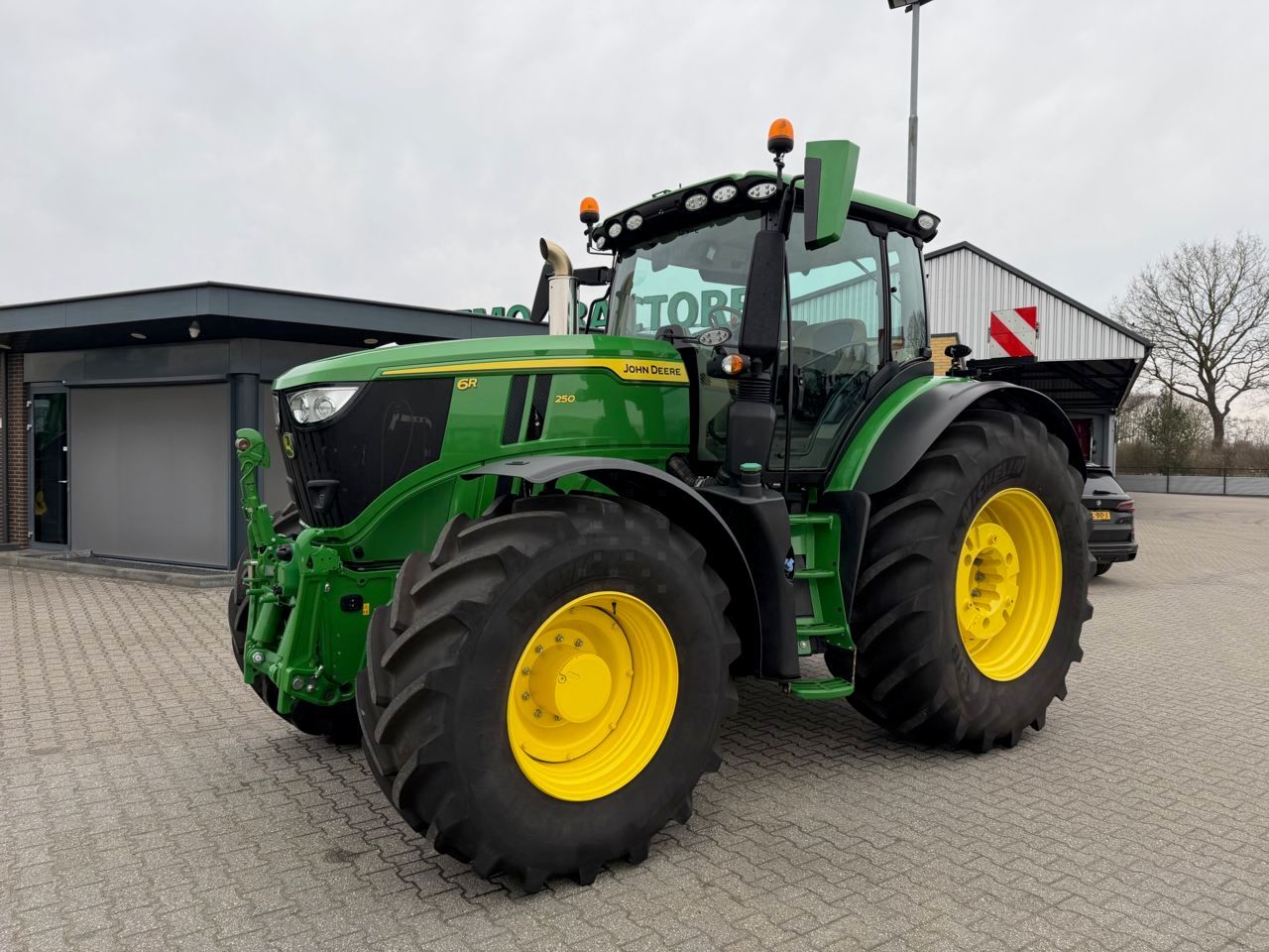 John Deere 6R 250 Tractor 197.500 €