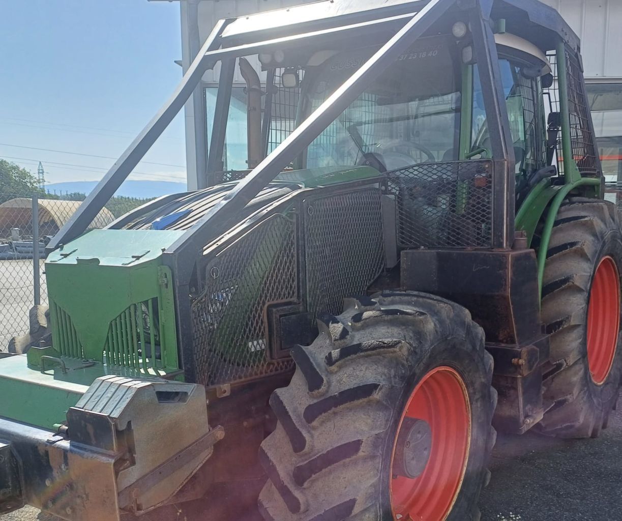 E-FARM: Fendt 720 Vario - Tractor - id NUFWQJN - €105,000 - Year of construction: 2015 - Engine hours: 6,430,Engine power (HP): 200,France