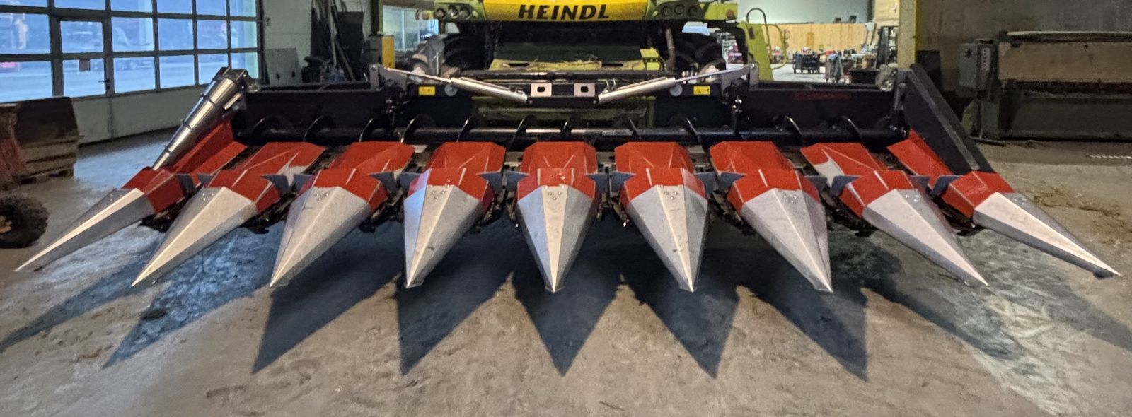 E-FARM: Dominoni maispflücker 8 reihig - Barre de coupe - id KLUPP5V - 42 000 € - Année: 2021 - Autriche