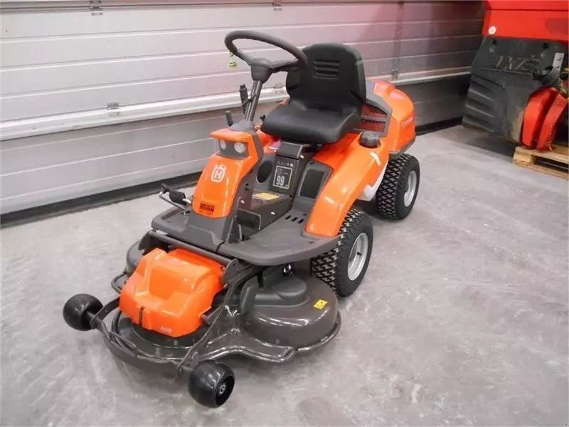 Husqvarna R 216T AWD Fűnyíró