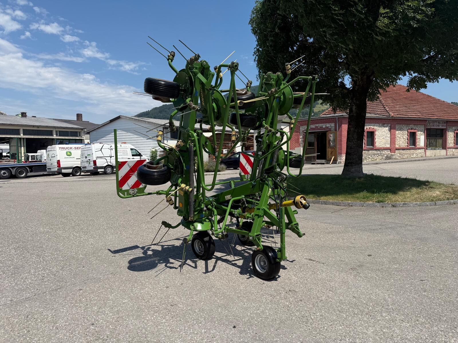 E-FARM: Krone kw 7.92 kreiselheuer - Tedder - id CKKJADJ - 9646 € - Año: 2013 - Austria
