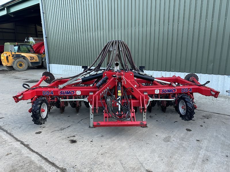 E-FARM: Sumo dd4 seed drill c/w front tank - Siewnik rzędowy/agregat uprawowo-siewny - id 2GYJYEG - 29 245 € - Rok produkcji: 2016 - Zjednoczone Królestwo