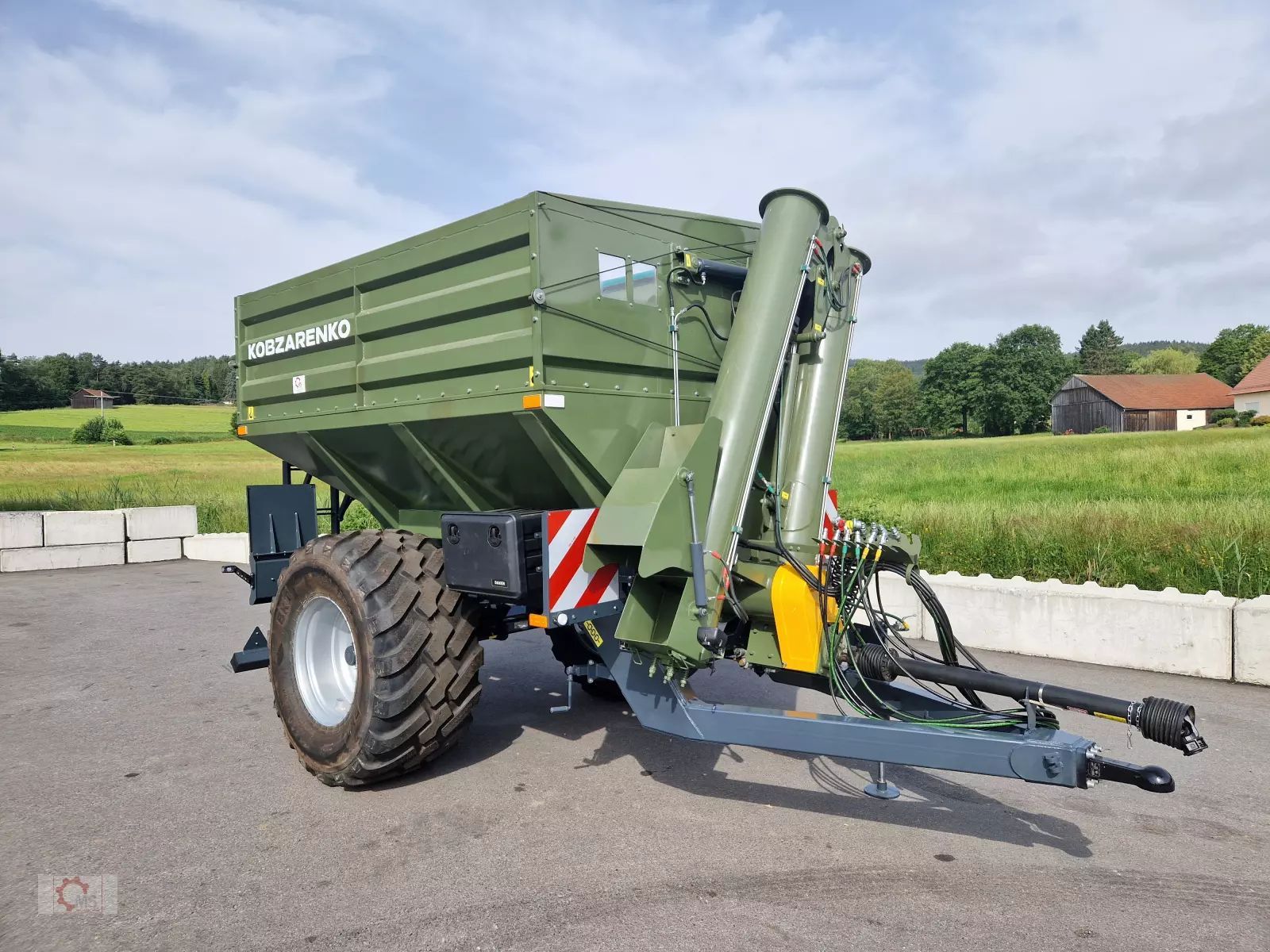 E-FARM: Kobzarenko pbn-9 9m³ volumen druckluft - Carro miscelatore - id 4Z4TQKT - Anno di costruzione: 2025 - Potenza del motore: 80,Germania