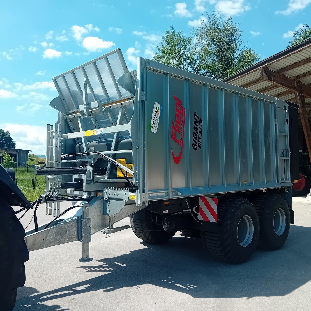 E-FARM: Fliegl fliegl asw 256 - Trasporto foraggio - id DSJIMAZ - 35.310 € - Anno di costruzione: 2023 - Austria