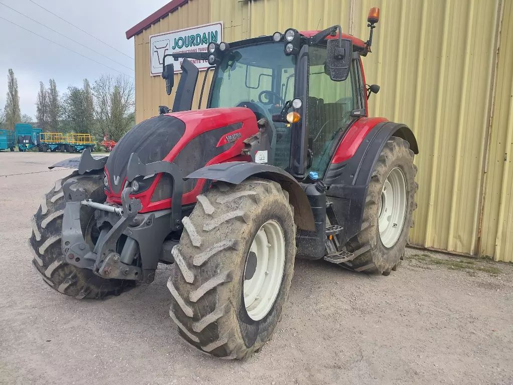 E-FARM: Valtra T174e - Tracteur - id FJ4BHPJ - 85 000 € - Année: 2021 - Lecture du nombre d'heure: 2 400,Puissance du moteur (chevaux): 165,France