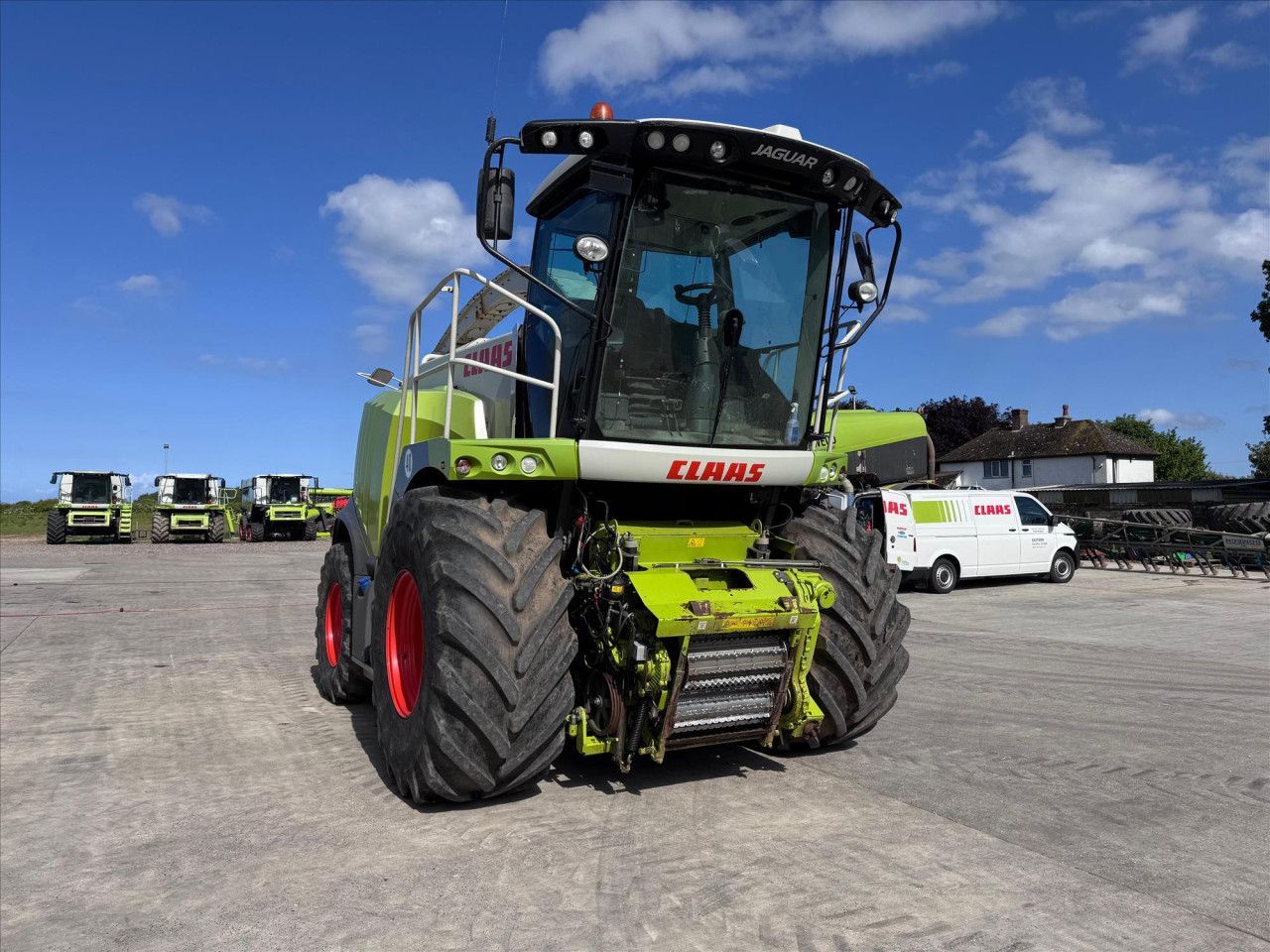 E-FARM: Claas Jaguar 950 - Savaeigis pašarų smulkintuvas - id DSQWICJ - 155 946 € - Gamybos metai: 2016 - Variklio darbo valandos: 4 084,Variklio galia (AG): 653,Jungtinė Karalystė