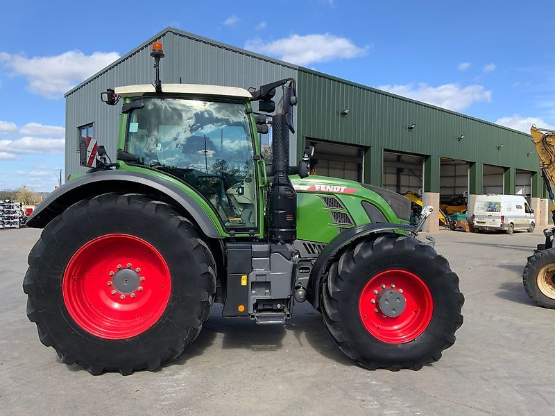 Fendt 718 Vario Traktor 97.605 €