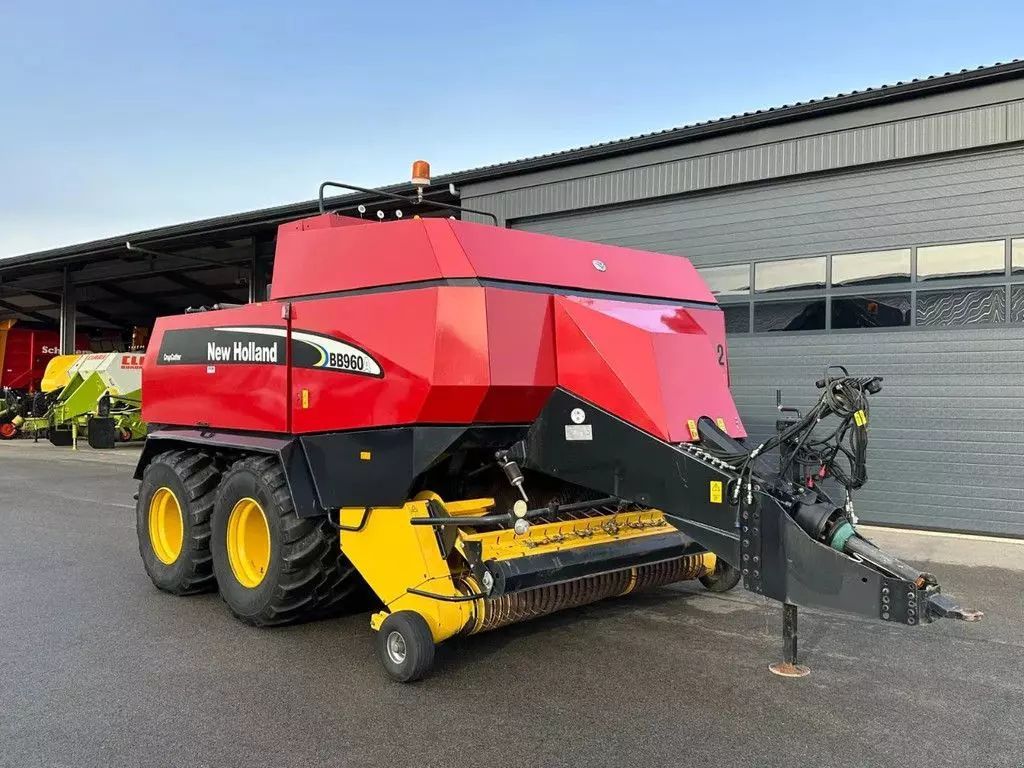 E-FARM: New Holland BB 960 - Presse à balles - id HHUENA7 - Année: 2004 - Pays-Bas