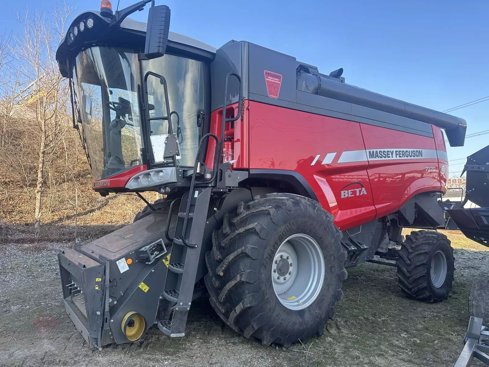 E-FARM: Massey Ferguson Beta 7370 - Moissoneuse-batteuse - id JNIIJQP - 296 380 € - Année: 2022 - Lecture du nombre d'heure: 200,Puissance du moteur (chevaux): 360,Autriche