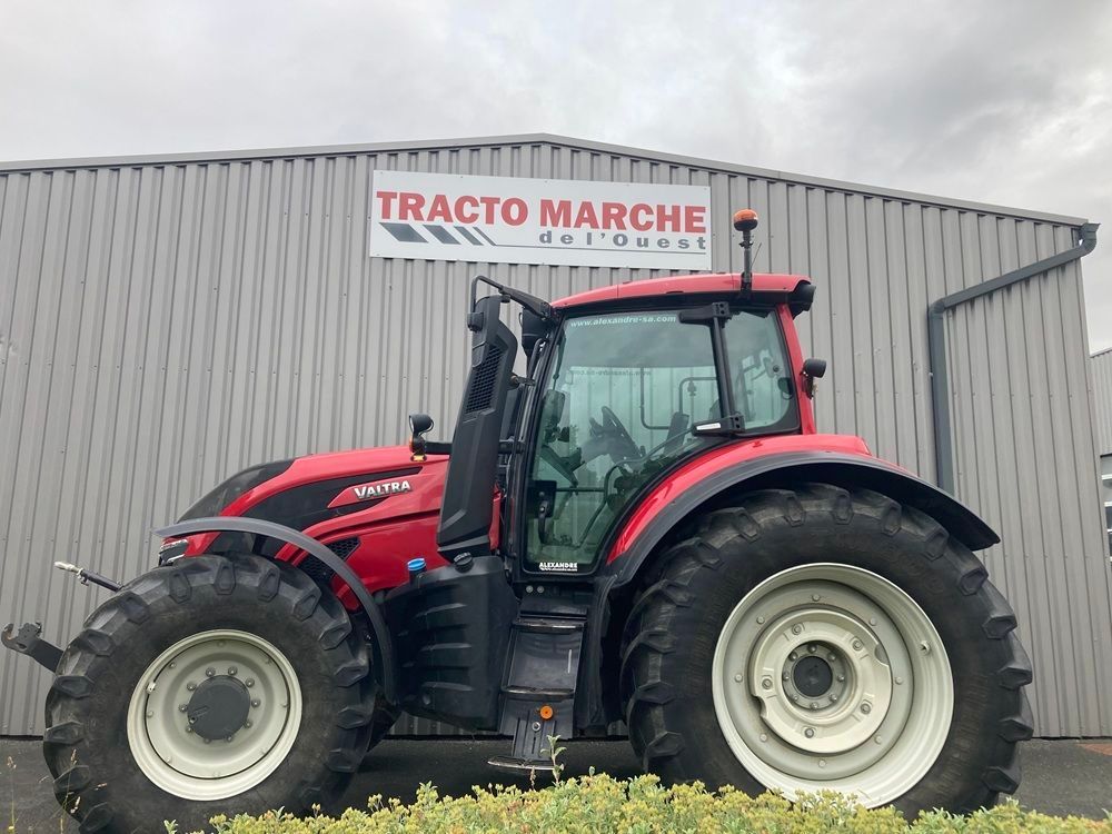 E-FARM: Valtra T215 Direct - Traktor - id RGD1PNG - Rok produkcji: 2023 - Motogodziny: 1 995,Francja