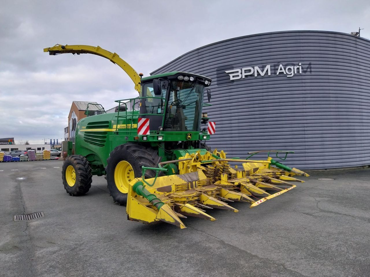 E-FARM: John Deere 7350 - Ensileuse automotrice - id RUU6CV4 - 60 000 € - Année: 2012 - Lecture du nombre d'heure: 3 550,France