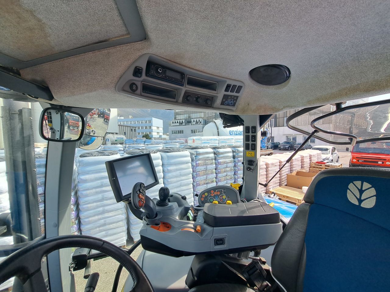 E-FARM: New Holland T6.175 - Traktor - id RA9PBDI - 97 100 € - Rok výroby: 2019 - Hodiny motoru: 168,Výkon motoru (HP): 175,Itálie