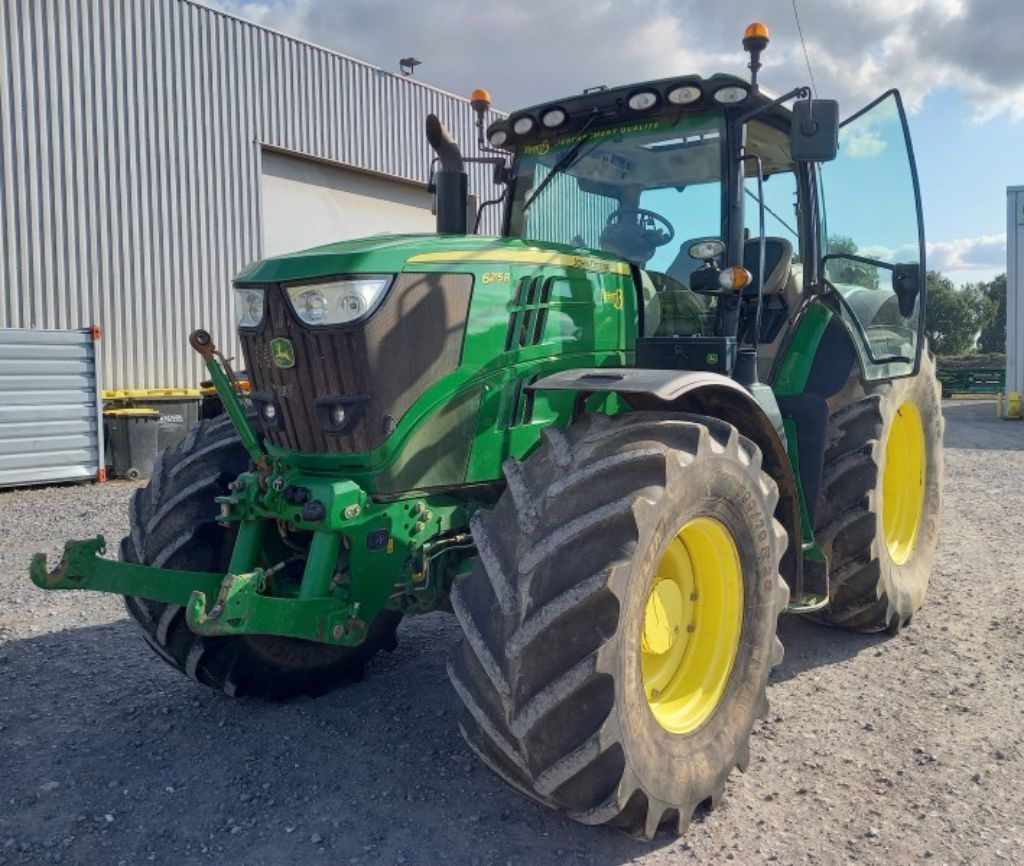 John Deere 6215 R Tractor 65.000 €