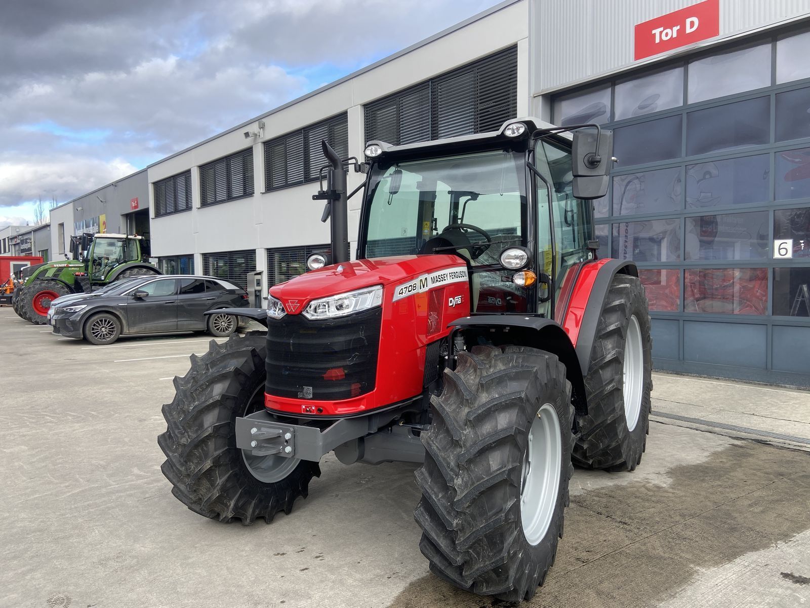 Massey Ferguson 4708 M Traktor