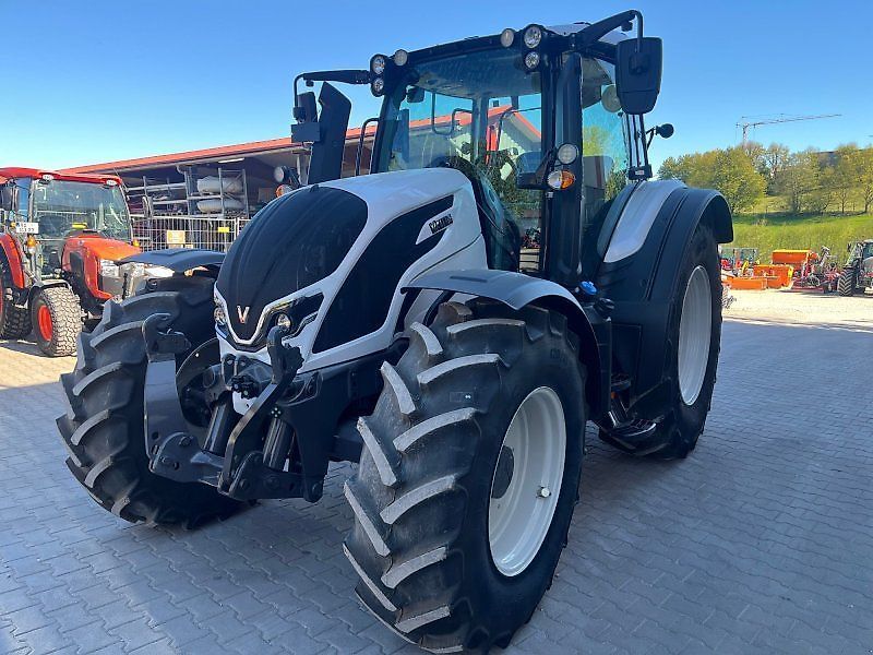 Valtra N 155 Tractor
