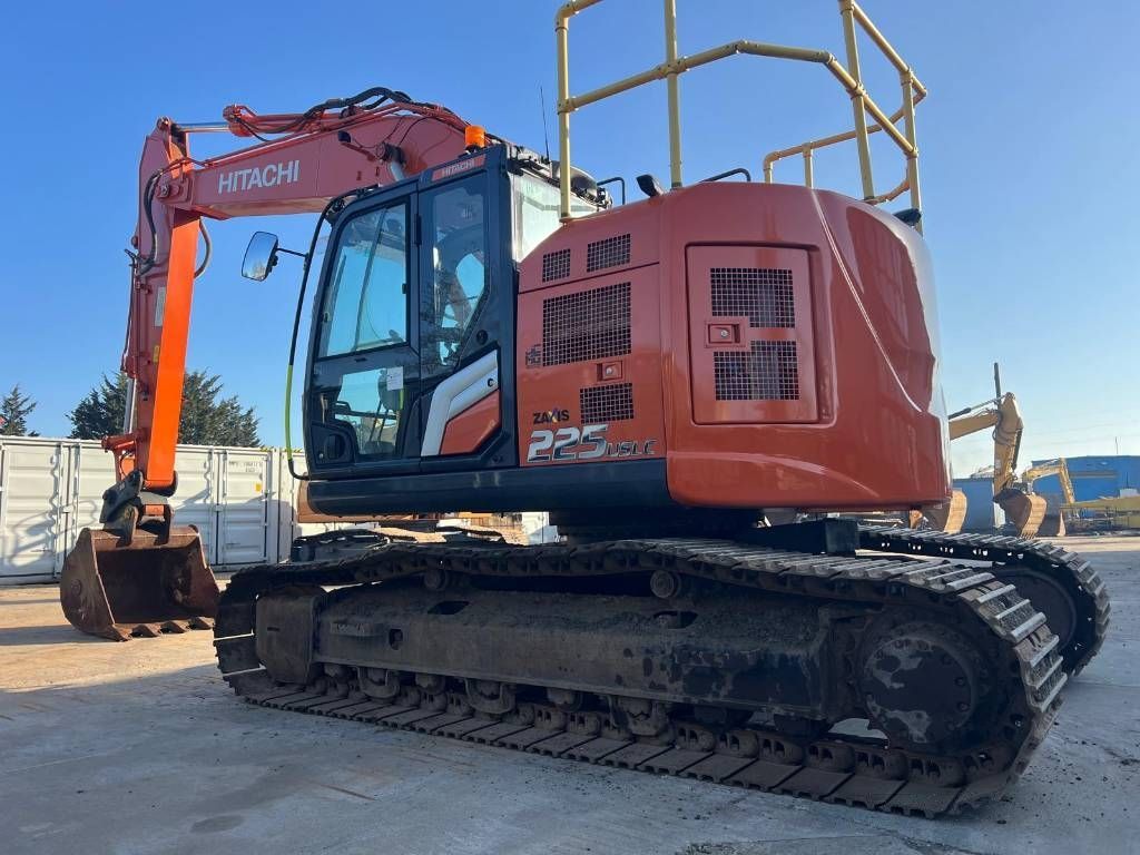 Hitachi zx 225 us lc-7 Excavadora de orugas 98.274 €