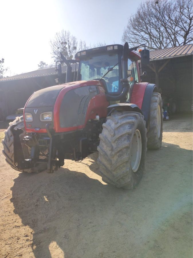 E-FARM: Valtra T162e - Tractor - id 3RKBBTK - €36,500 - Year of construction: 2012 - Engine hours: 7,700,Engine power (HP): 165,France