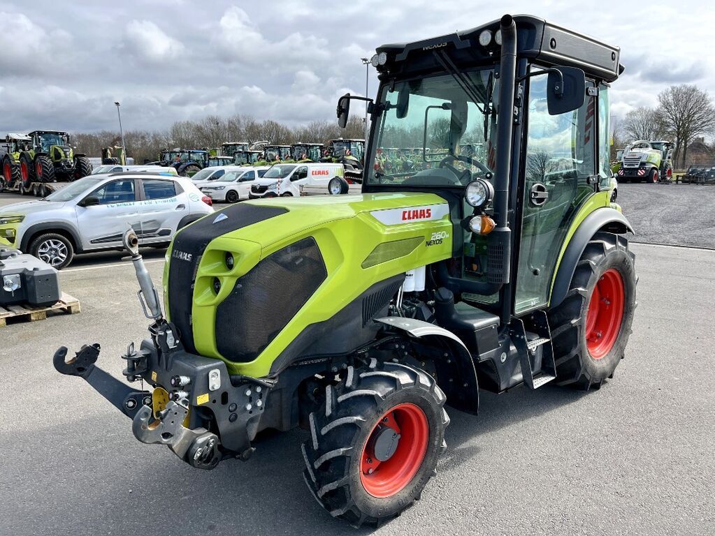 E-FARM: Claas nexos 260 m advanced, fkh + fzw, nur 907 h ! - Tractor - id SXKTVEI - €73,110 - Year of construction: 2023 - Engine hours: 907,Engine power (HP): 116,Germany